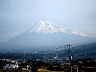 Mt Fuji from bullet train  - March 2011 - photo by cvxmelody