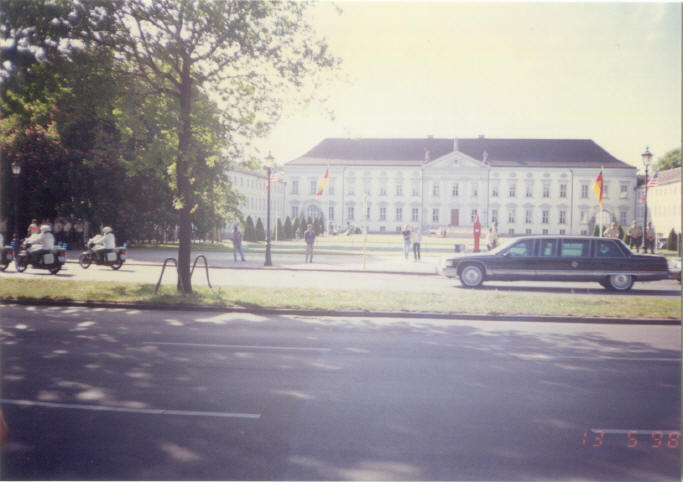Limousine with US President Bill Clinton drives past Bellevue Presidential Palace in Berlin on the occasion of the 50th anniversary of the Berlin Airlift (May 13, 1998) - cvxmelody photo